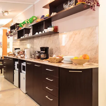 & Fotinov Guest house