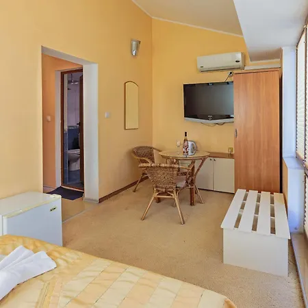 Guest house & Fotinov 3*
