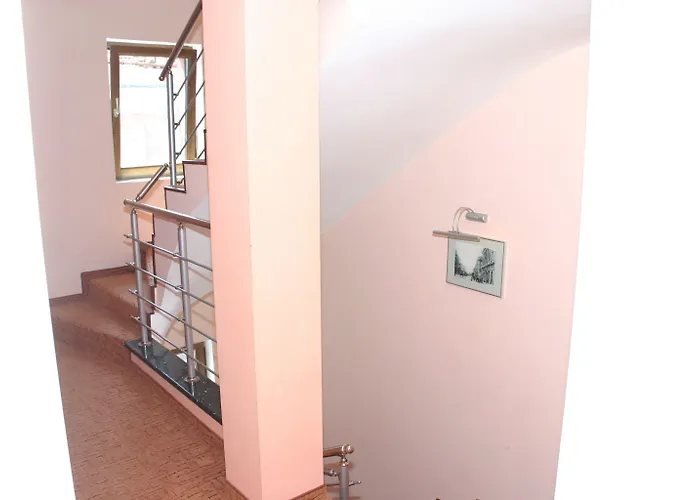 & Fotinov Guest house