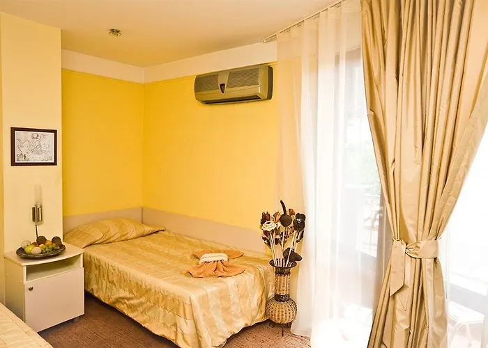 & Fotinov Guest house