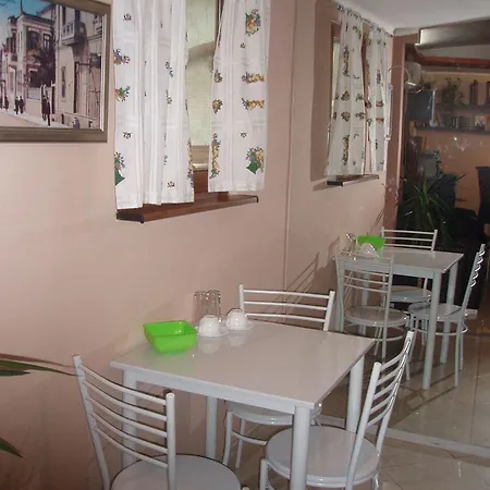 & Fotinov Πανσιόν Μπουργκάς